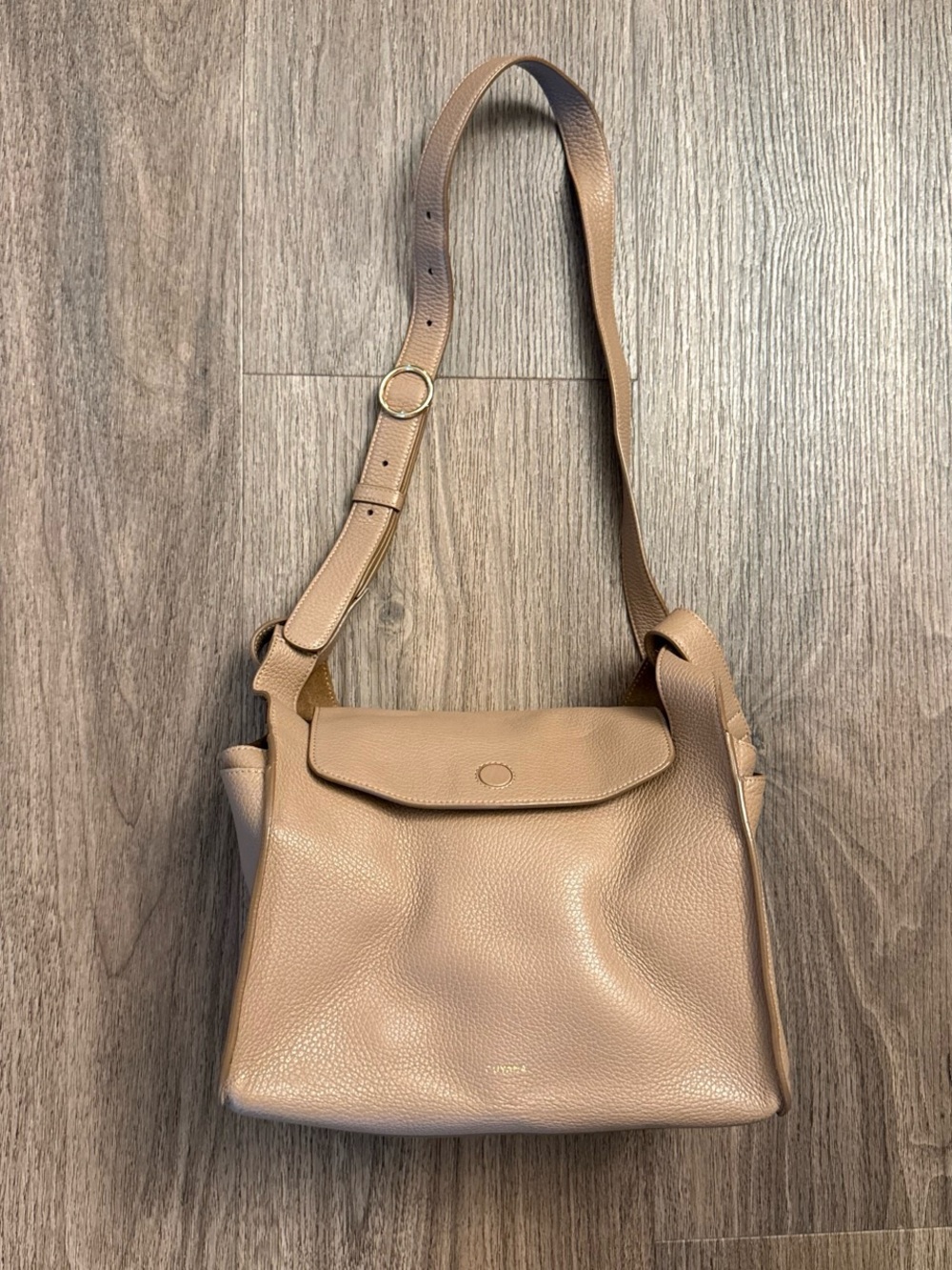 Cuyana Tan leather shoulder bag with pebbled texture. Adjustable. $398 msrp